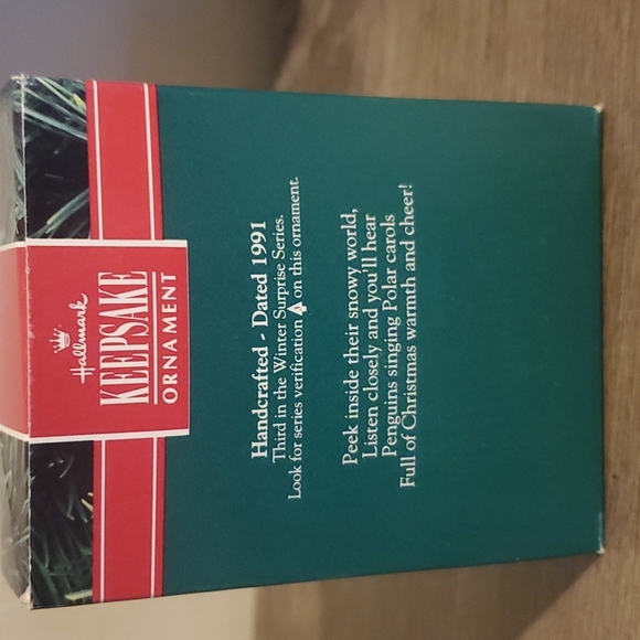 Hallmark Keepsake Ornament  - Winter Surprise 1991 - Picture 2 of 3